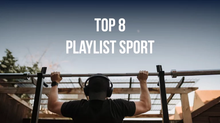 Homme tenant une barre de musculation sur un bench press regardant le ciel. Titre dans le ciel: top 8 playlist sport